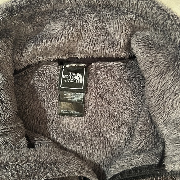 The North Face Women’s Osito Faux Fur Mock Neck Jacket Charcoal Gray Size Small - Picture 4 of 16